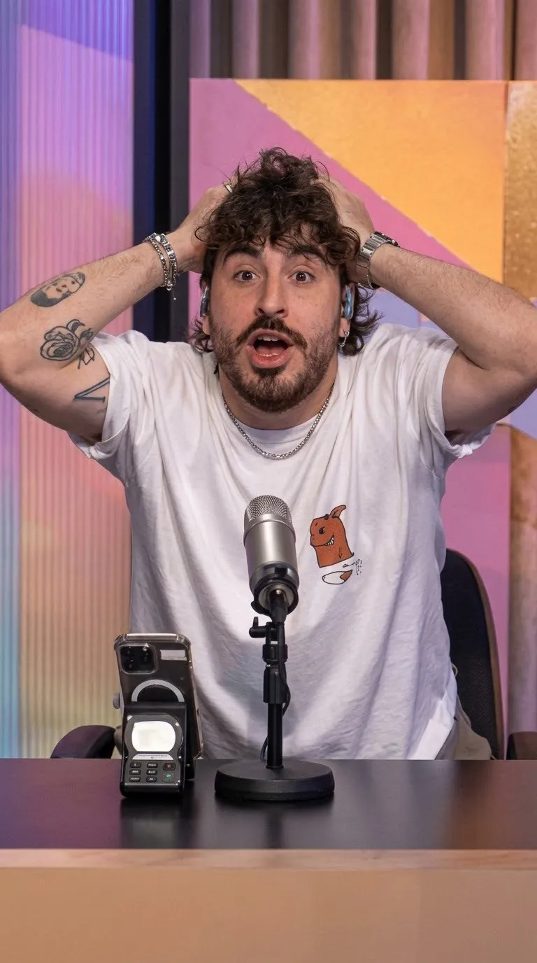 Un invitado de streaming se agarra la cabeza